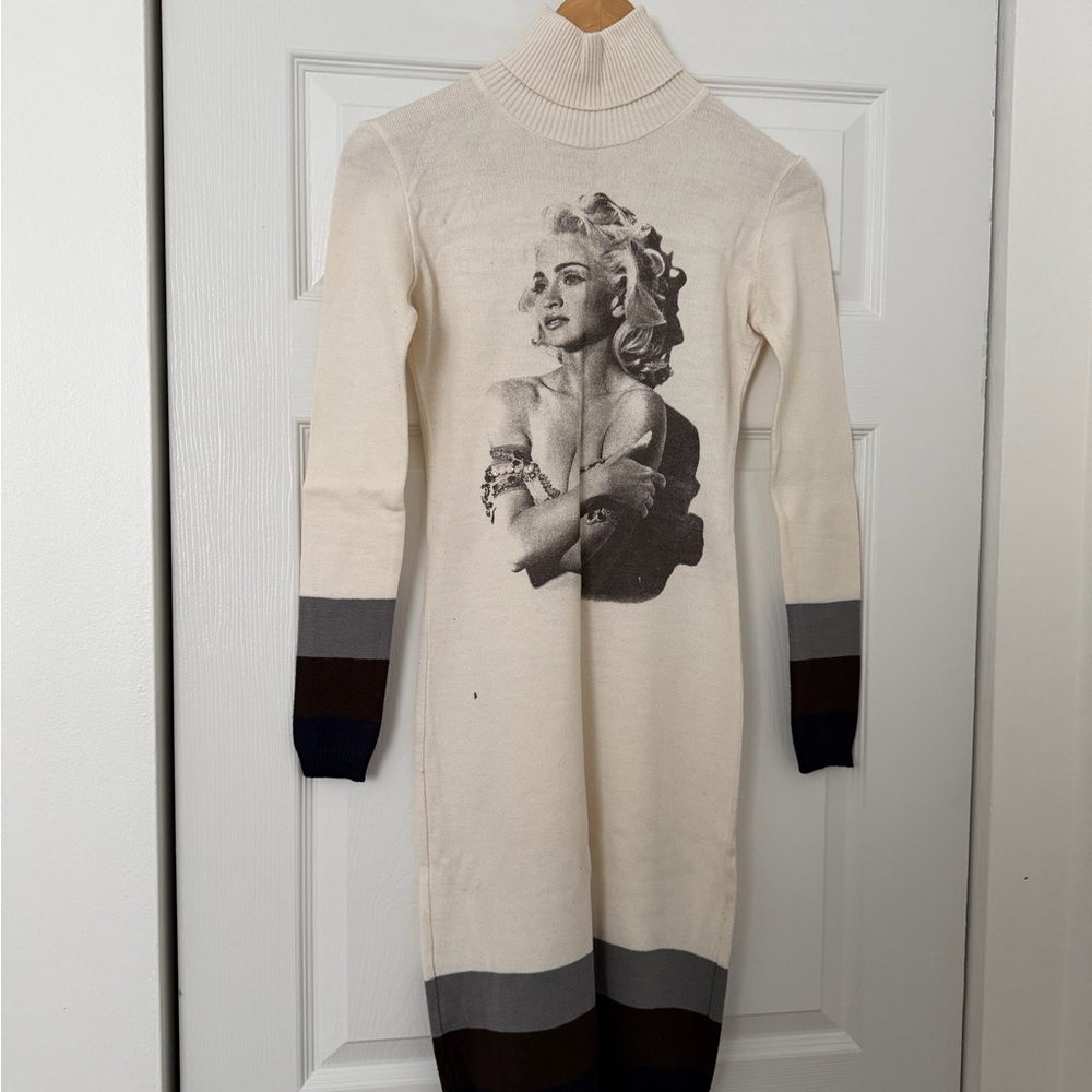 Stylish Cream Knit Dress with Graphic Design